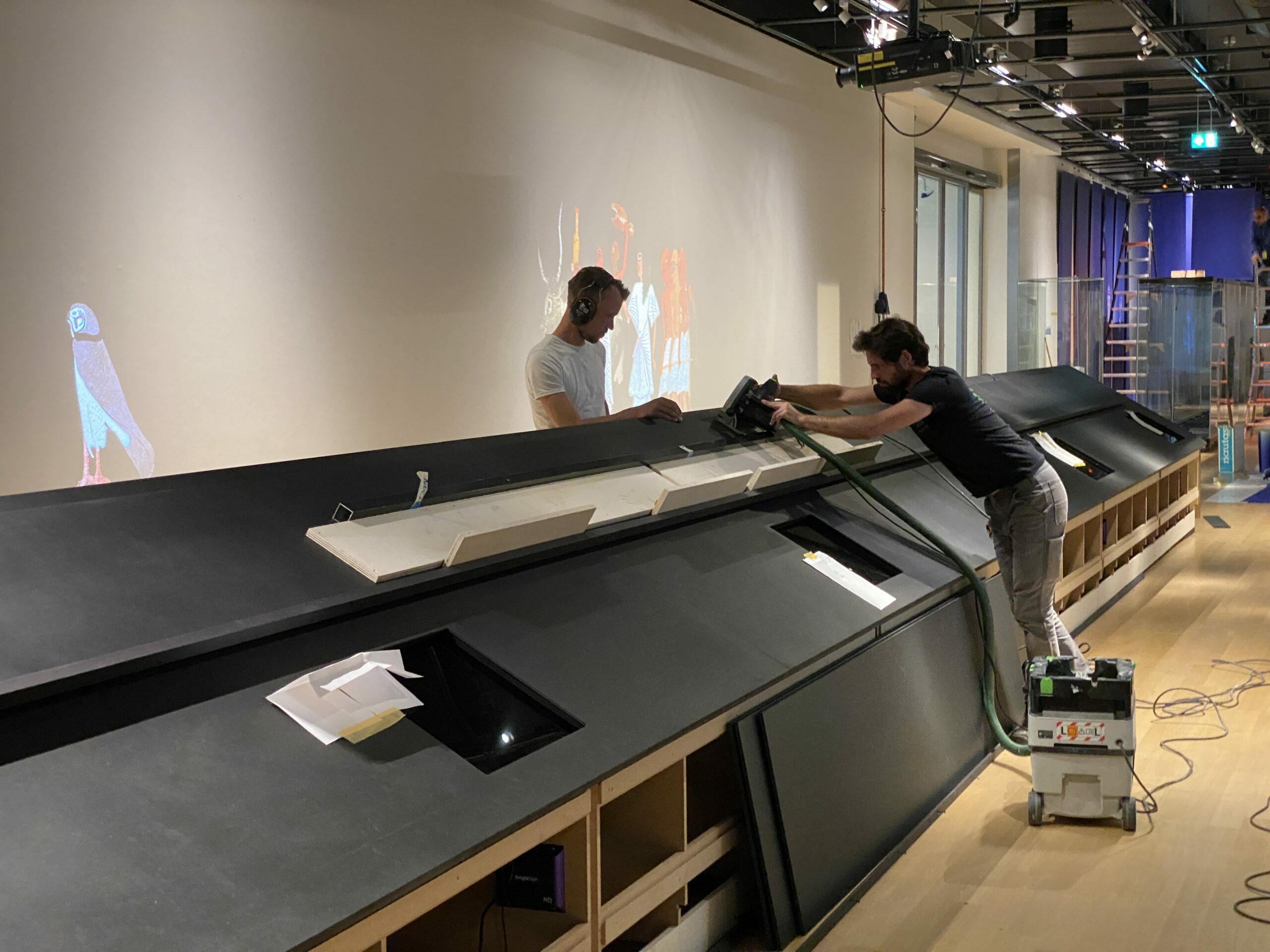 Image for We zijn druk bezig met de bouw van tentoonstelling Qenna, in Rijksmuseum van Oudheden