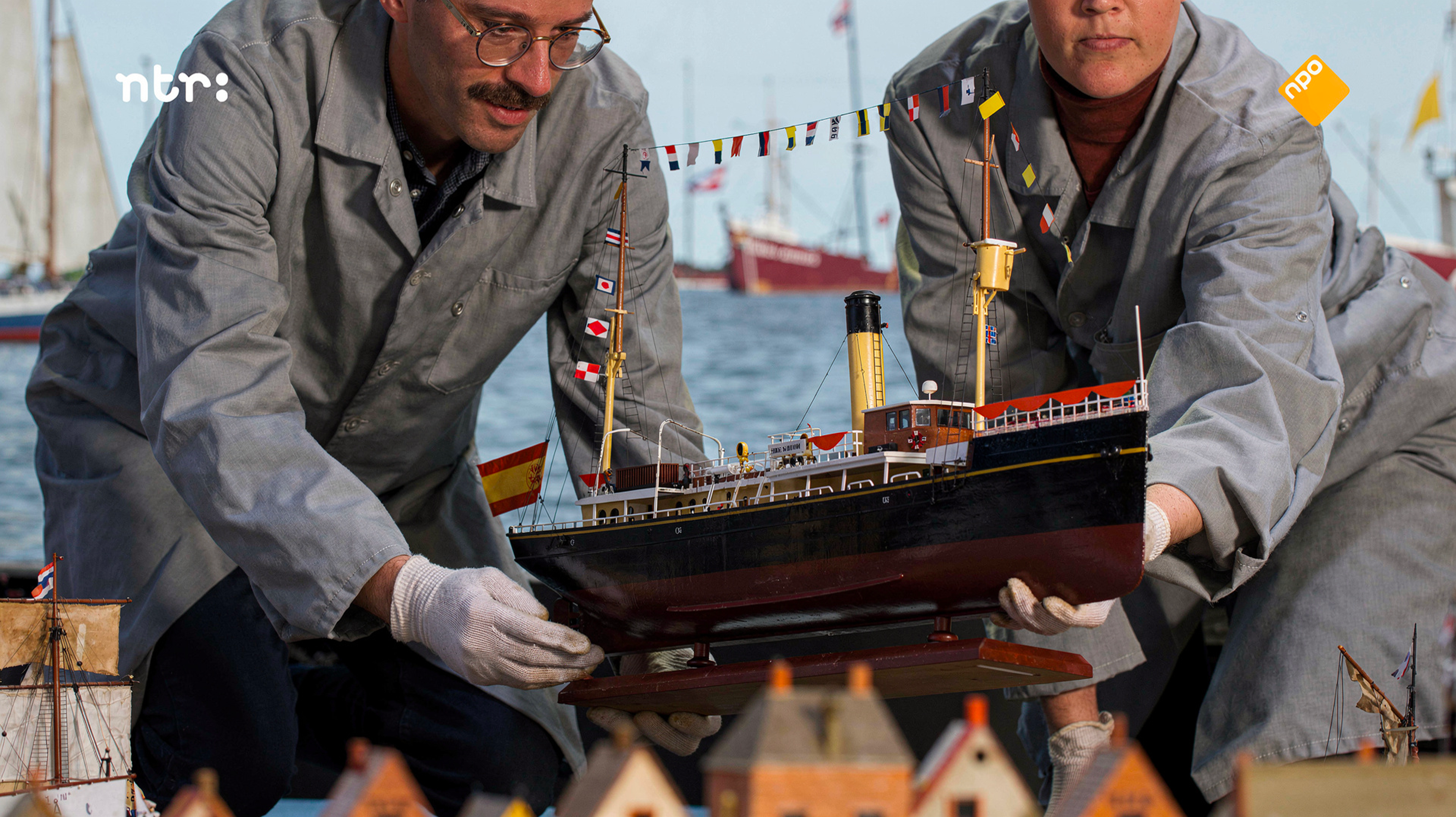 Image for Misschien zag je het al in het Sinterklaasjournaal: de stoomboot van de Sint is aangemeerd op de maquette van de Reede van Texel die wij interactief maakten in Museum Kaap Skil.