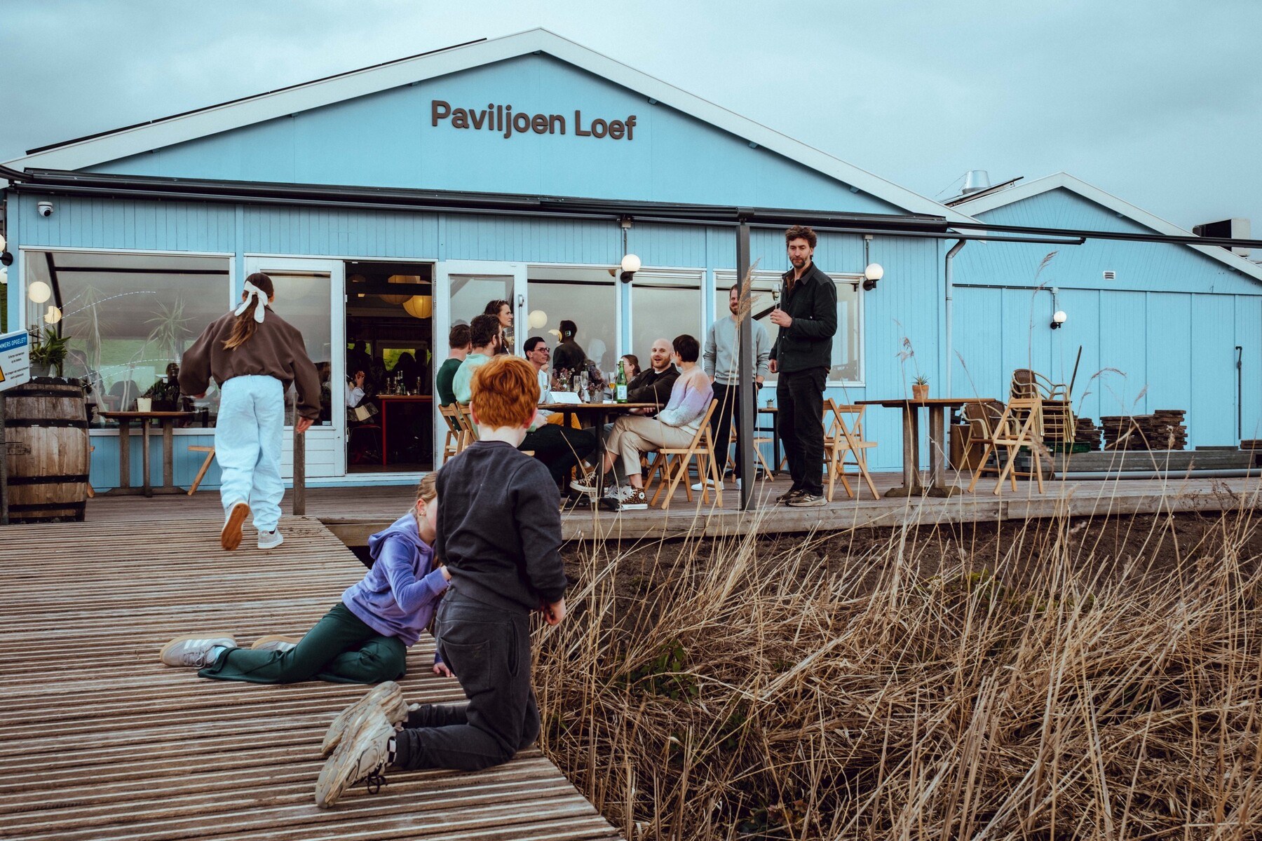Image for Er waait een nieuwe wind bij Paviljoen Loef! Wij hebben dit restaurant aan de Mooie Nel in Haarlem voorzien van een nieuwe huisstijl, een likje verf, en een nieuw interieur.
