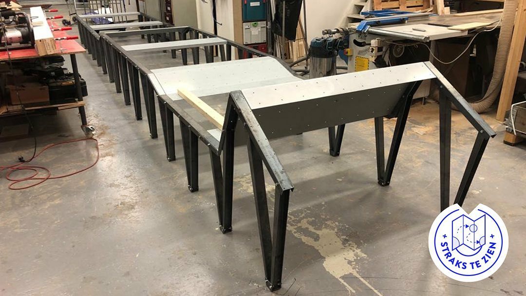 Image for Centraal in de 'Naarden en de Waterlinies' tentoonstelling staat straks een prachtig tafelmeubel dat als basis gaat dienen voor het verhaal. Gebouwd door Wouter en Jair van The Exhibitionists.