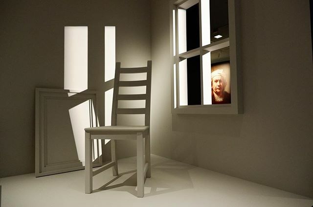 Image for De hoekjes van #RembrandtPrivé. Kruip in de huid van #Rembrandt, vanaf het moment dat hij zijn eerste werkplaats in Amsterdam betreedt tot zijn begrafenisregister. Vanaf vrijdag 7 december bij @stadsarchief #Amsterdam. #tentoonstelling #exhibitiondesign