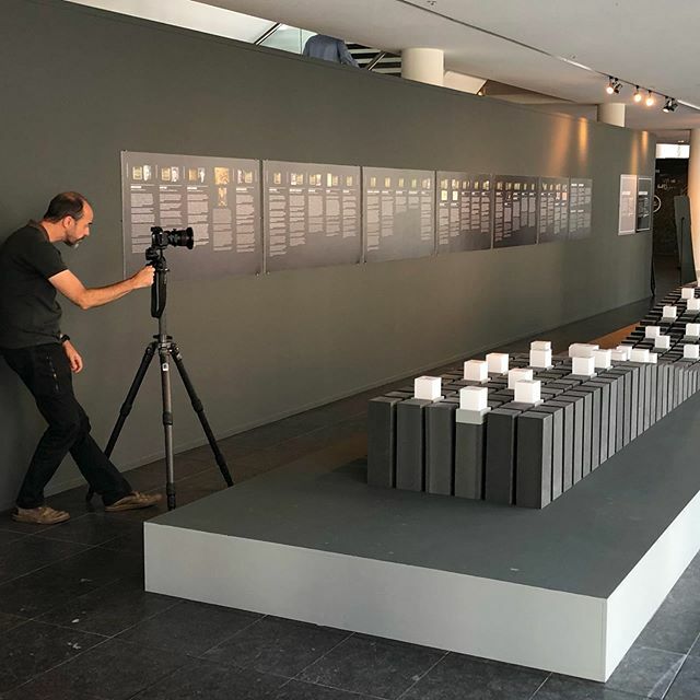 Image for Gisteren lieten we foto’s maken van de tentoonstelling Vrij!? door John Sondeyker bij @centreceramique