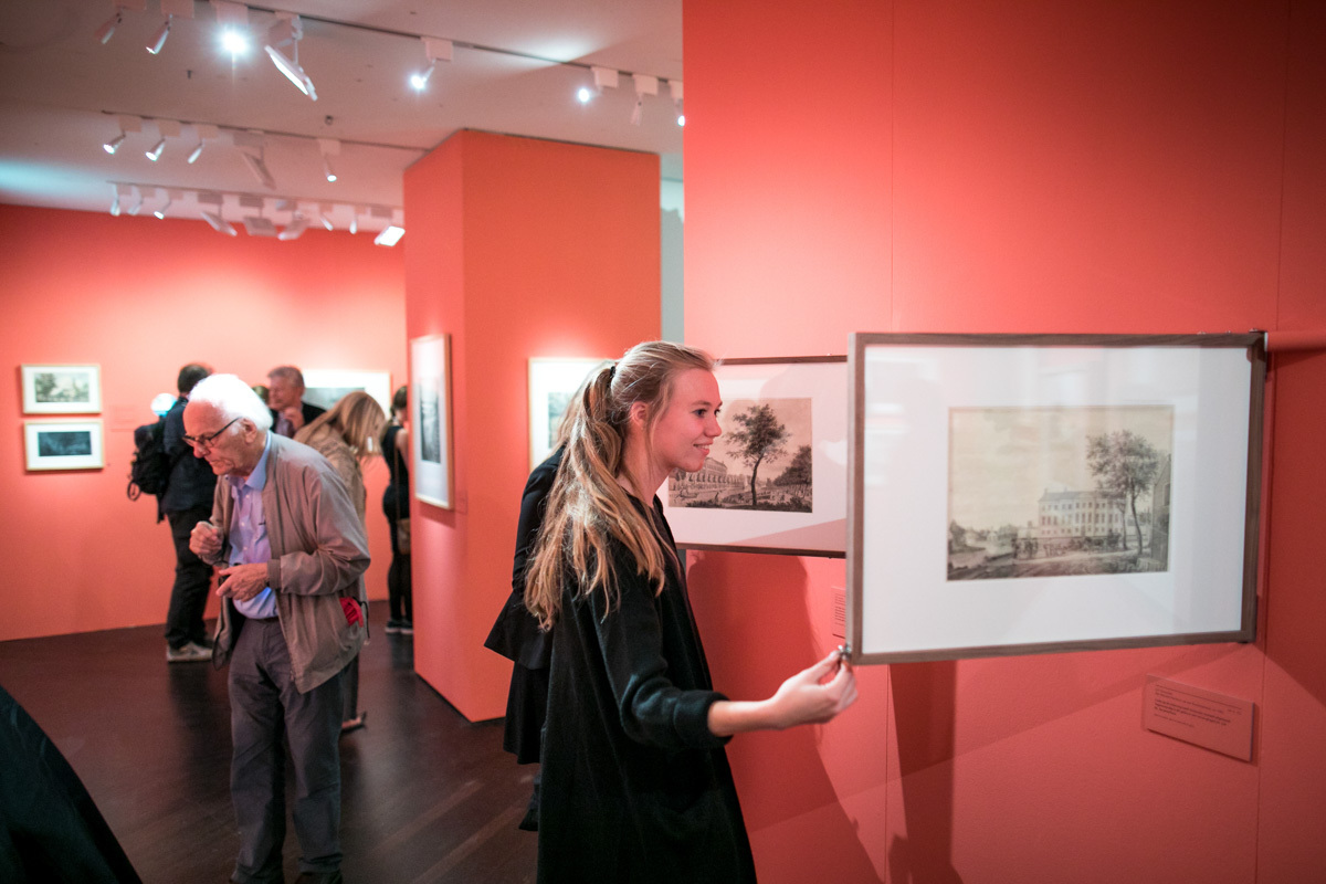 Image for Nieuwsgierige eerste bezoekers