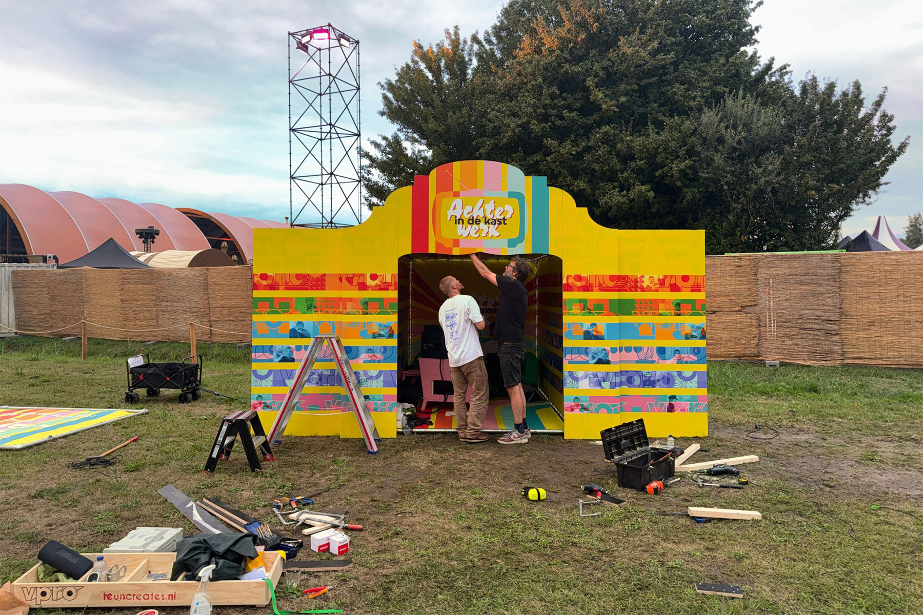Image for Voor VPRO wekten we het legendarische tv-programma Achterwerk in de Kast weer tot leven. Dit weekend staat de kast op Lowlands, in een nieuw jasje.